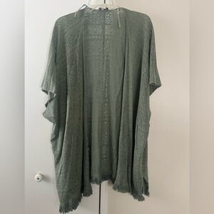 American Eagle Green  slvs open Oversized Poncho Fringe (one size)